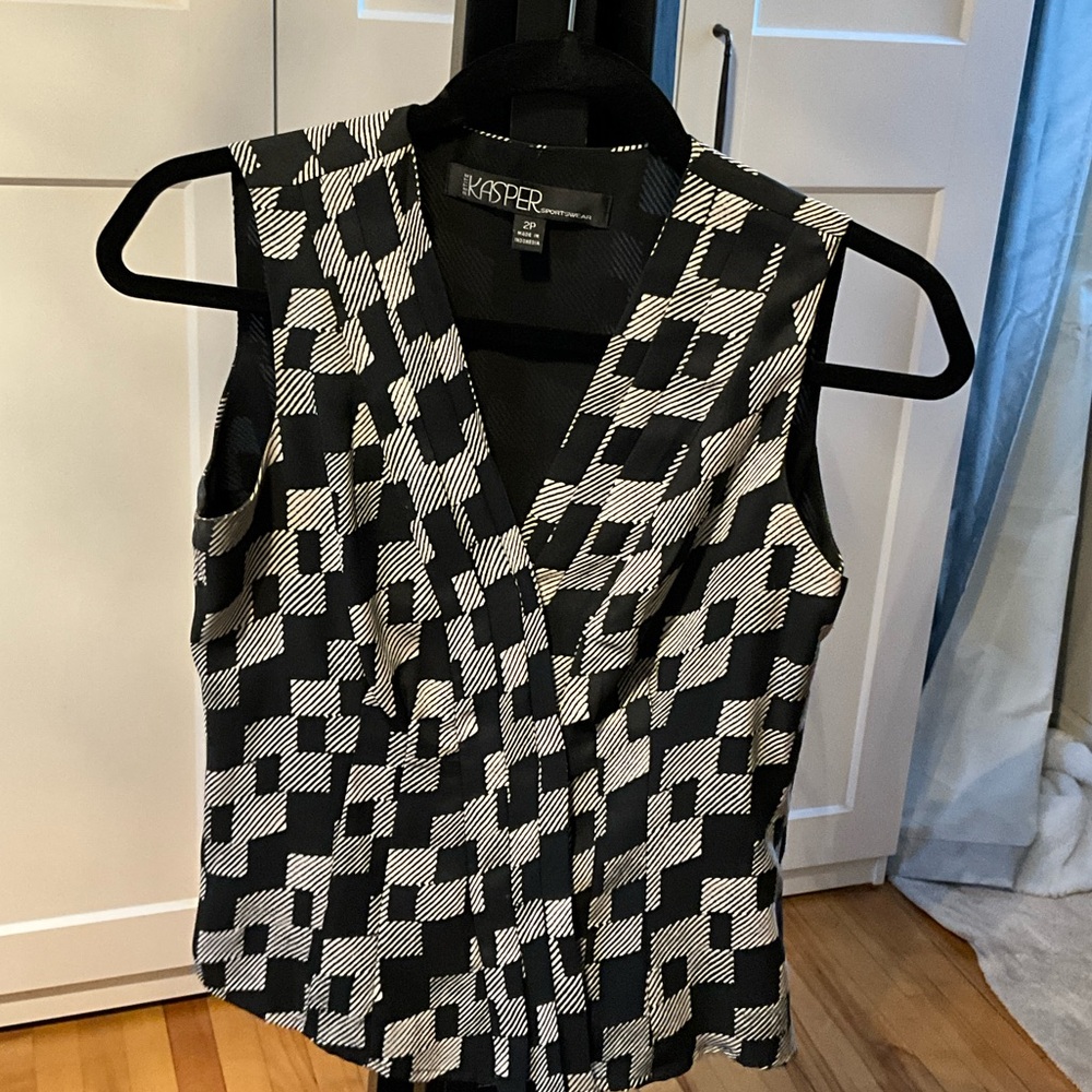 Kasper Geometric Black and White Blouse